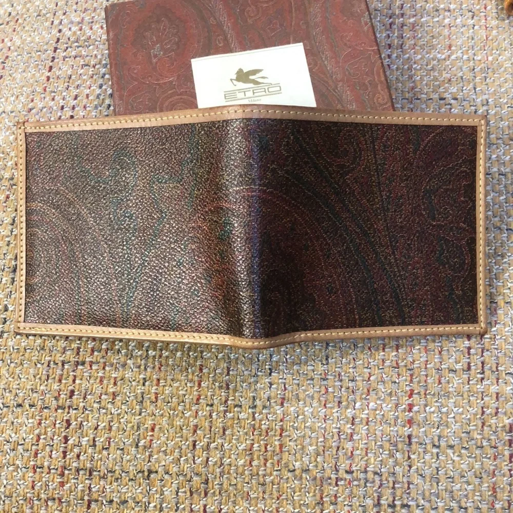 ETRO Milano Red Paisley NIB Coated Canvas Vachetta Bifold Wallet